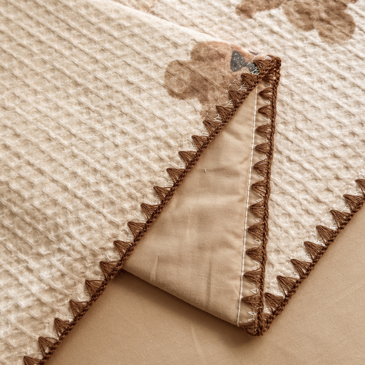 91家纺网 家纺一手货源 找家纺 雯雨家纺 2026新款里外全棉华夫格三角针夏被 萌动时光