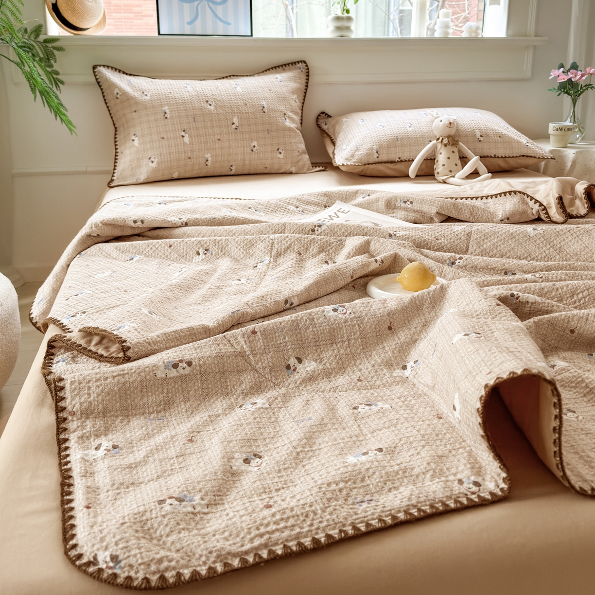 91家纺网 家纺一手货源 找家纺 雯雨家纺 2026新款里外全棉华夫格三角针夏被 流白小狗-米