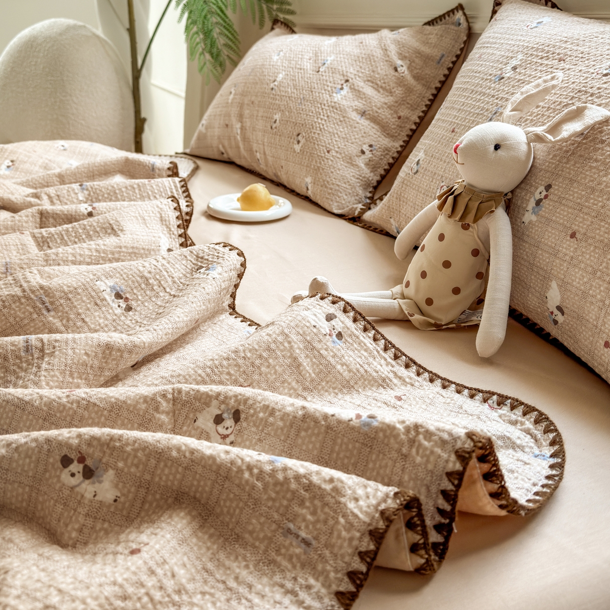 91家纺网 家纺一手货源 找家纺 雯雨家纺 2026新款里外全棉华夫格三角针夏被 流白小狗-米