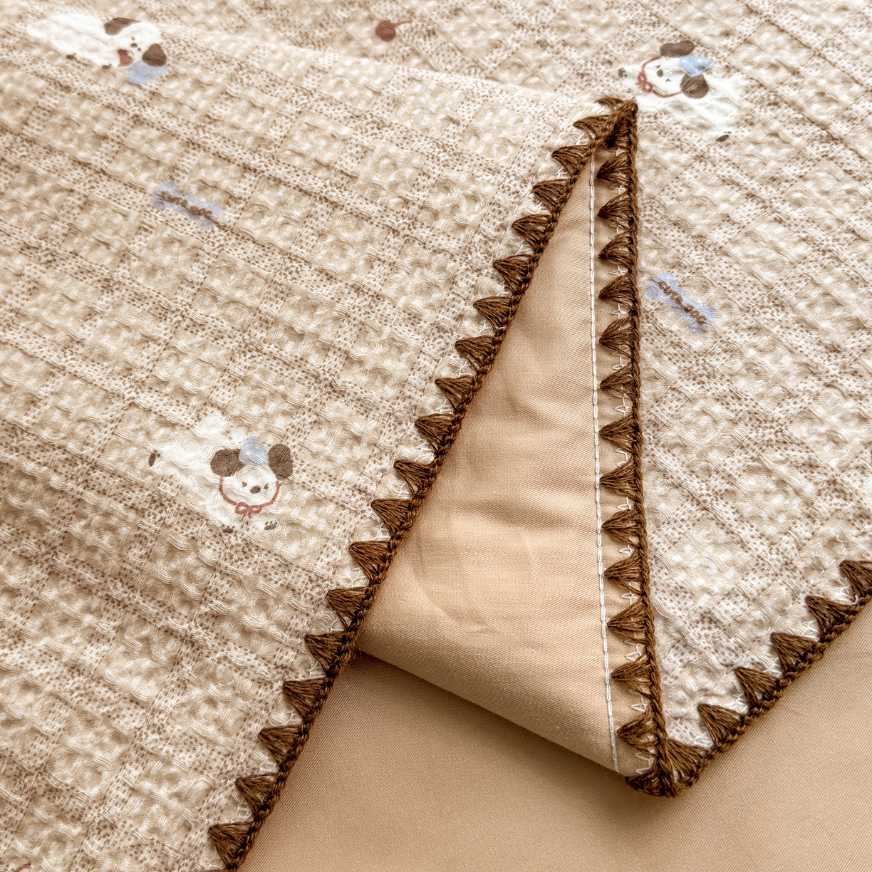 91家纺网 家纺一手货源 找家纺 雯雨家纺 2026新款里外全棉华夫格三角针夏被 流白小狗-米