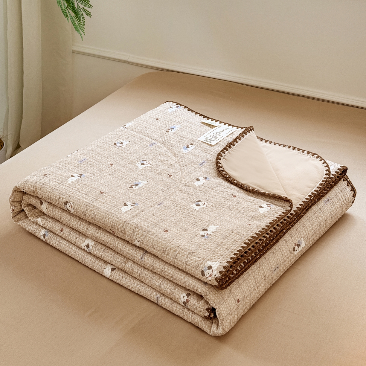 91家纺网 家纺一手货源 找家纺 雯雨家纺 2026新款里外全棉华夫格三角针夏被 流白小狗-米