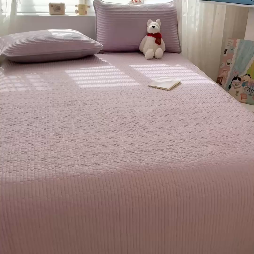 91家纺网 家纺一手货源 找家纺 雅萱家纺 2026新款双面全棉高温砂洗床盖系列 浅灰紫