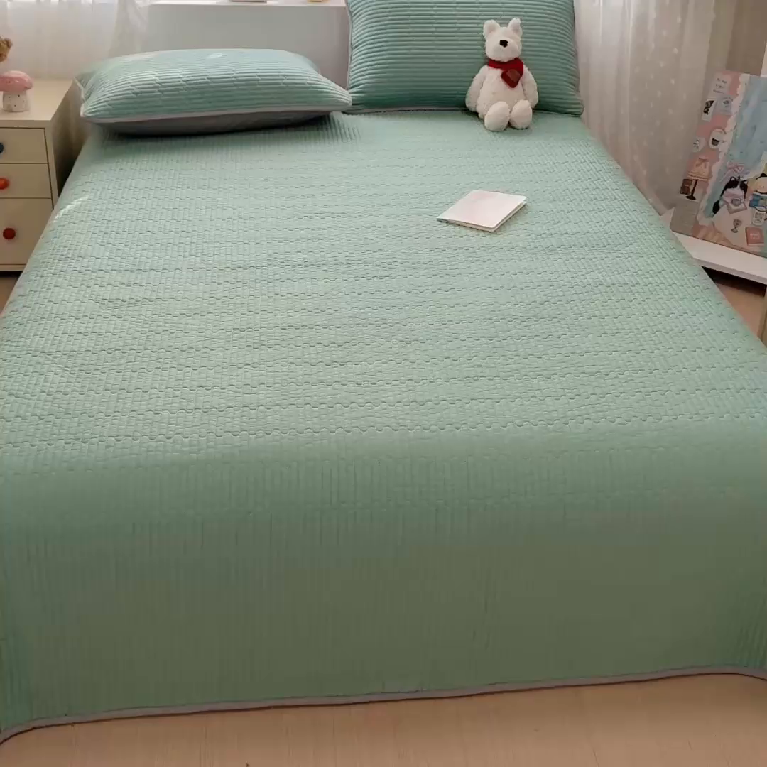 91家纺网 家纺一手货源 找家纺 雅萱家纺 2026新款双面全棉高温砂洗床盖系列 浅灰绿