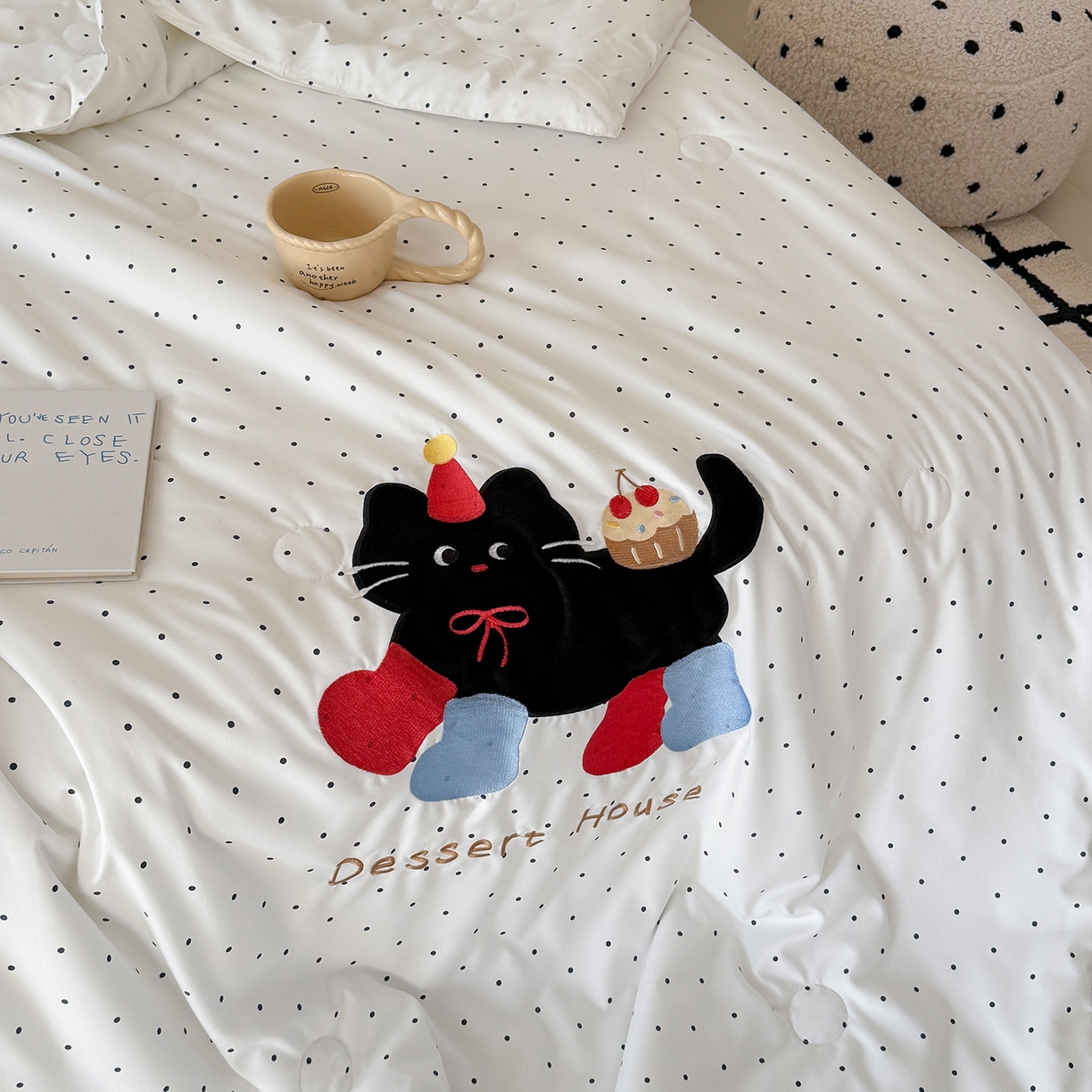 91家纺网 家纺一手货源 找家纺 吾欢心 2026春夏新款水洗棉可爱卡通贴布绣花单夏被空调被夏凉被 搞怪猫咪