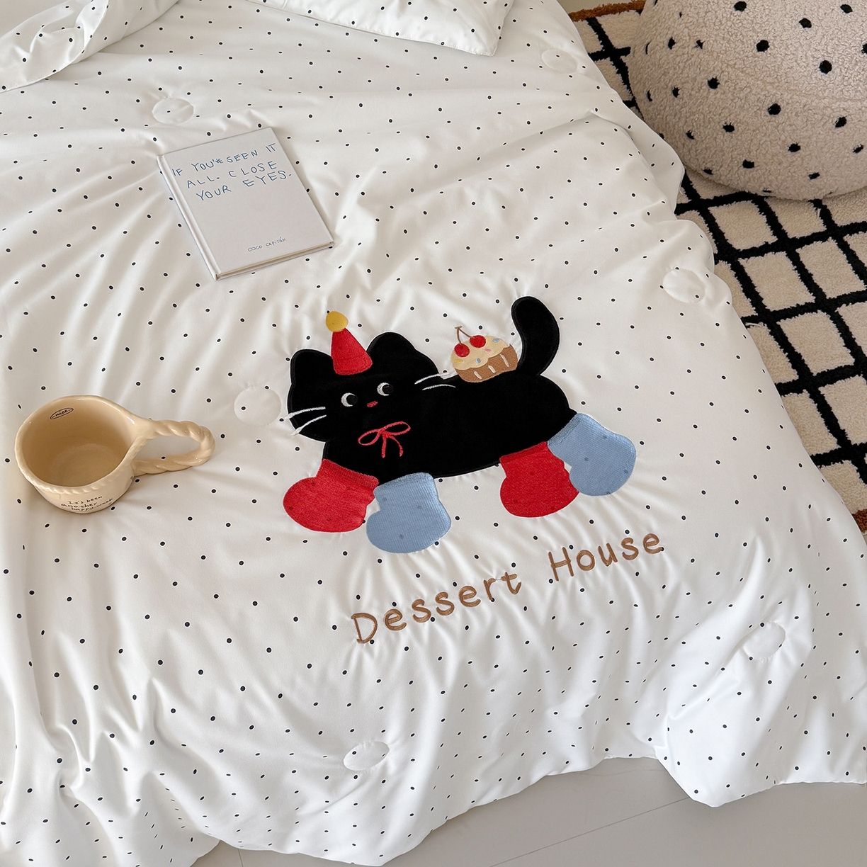 91家纺网 家纺一手货源 找家纺 吾欢心 2026春夏新款水洗棉可爱卡通贴布绣花单夏被空调被夏凉被 搞怪猫咪