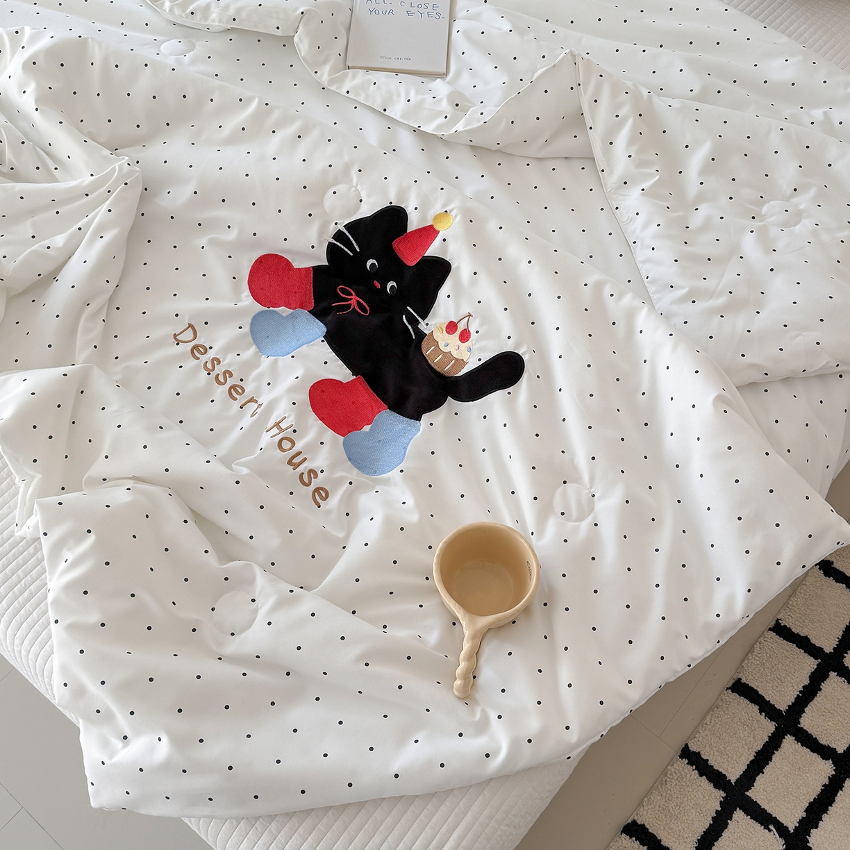 91家纺网 家纺一手货源 找家纺 吾欢心 2026春夏新款水洗棉可爱卡通贴布绣花单夏被空调被夏凉被 搞怪猫咪