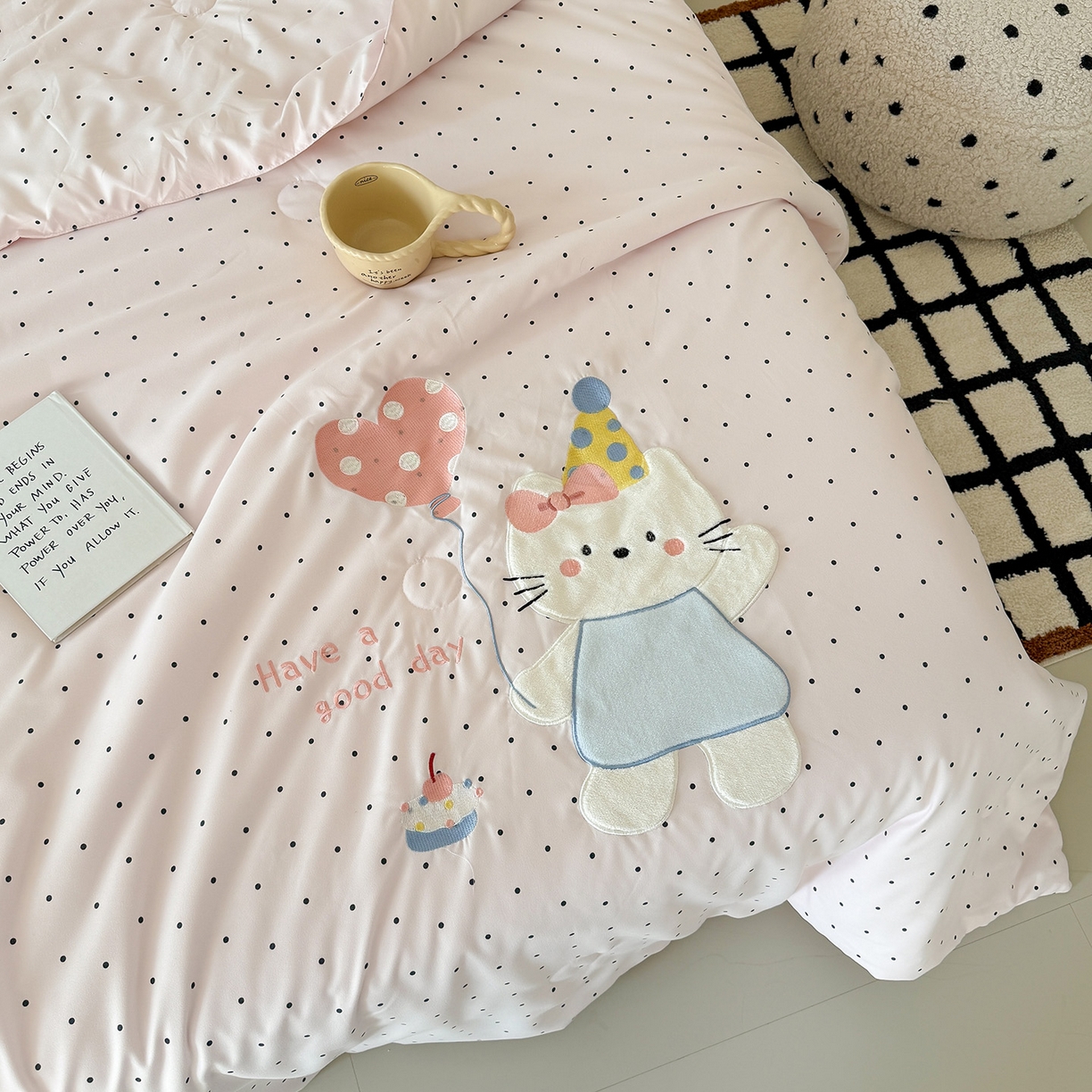 91家纺网 家纺一手货源 找家纺 吾欢心 2026春夏新款水洗棉可爱卡通贴布绣花单夏被空调被夏凉被 气球猫咪