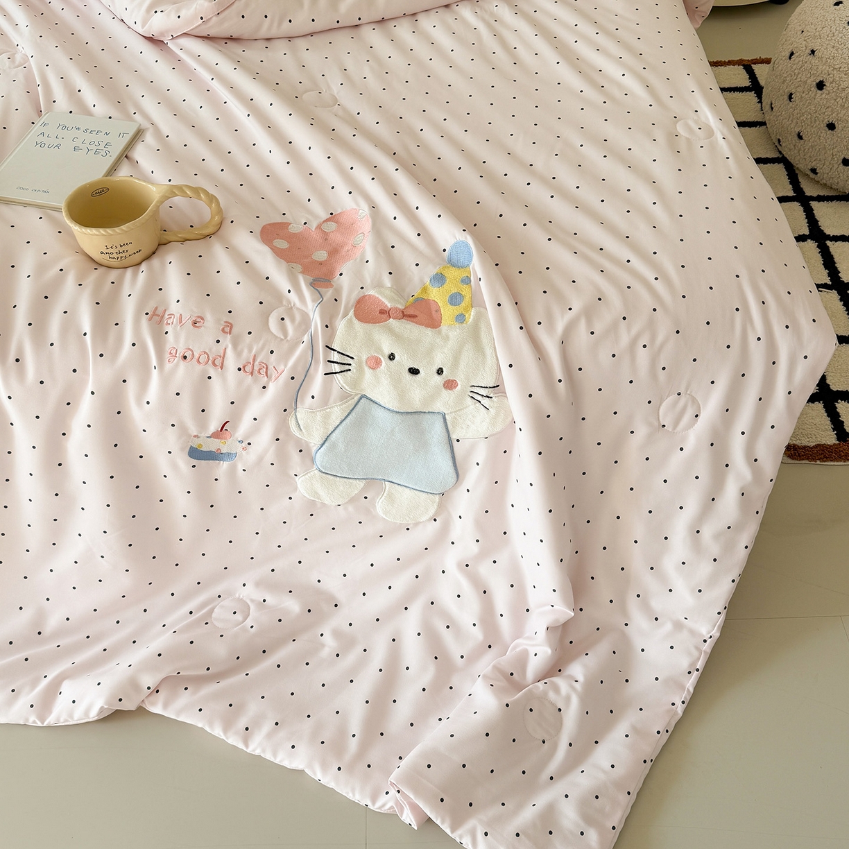 91家纺网 家纺一手货源 找家纺 吾欢心 2026春夏新款水洗棉可爱卡通贴布绣花单夏被空调被夏凉被 气球猫咪