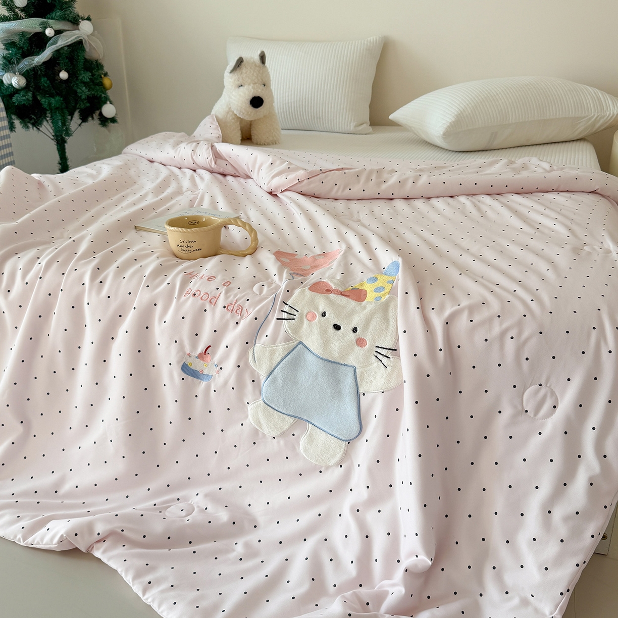 91家纺网 家纺一手货源 找家纺 吾欢心 2026春夏新款水洗棉可爱卡通贴布绣花单夏被空调被夏凉被 气球猫咪