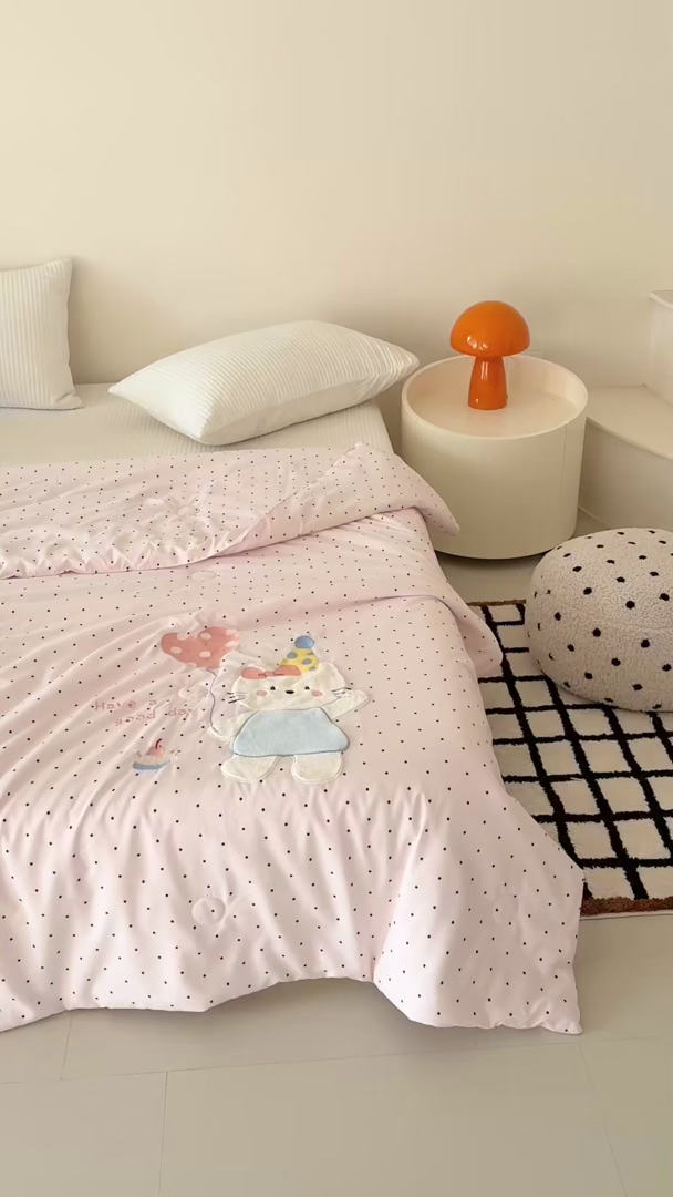 91家纺网 家纺一手货源 找家纺 吾欢心 2026春夏新款水洗棉可爱卡通贴布绣花单夏被空调被夏凉被 气球猫咪