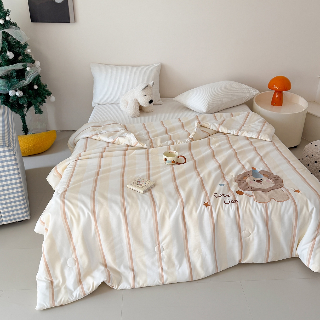 91家纺网 家纺一手货源 找家纺 吾欢心 2026春夏新款水洗棉可爱卡通贴布绣花单夏被空调被夏凉被 小狮子