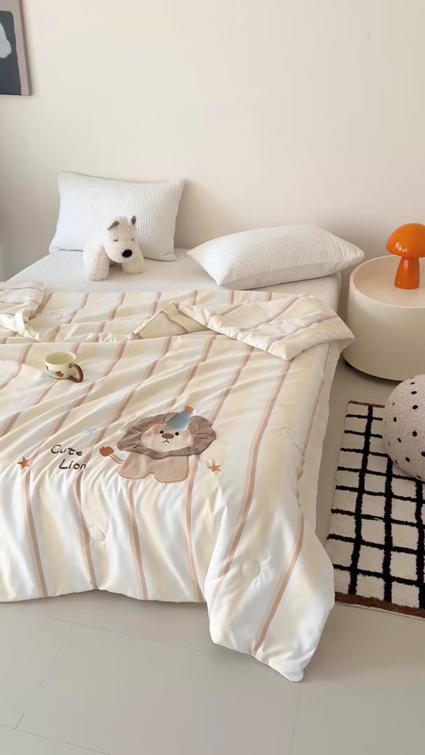 91家纺网 家纺一手货源 找家纺 吾欢心 2026春夏新款水洗棉可爱卡通贴布绣花单夏被空调被夏凉被 小狮子