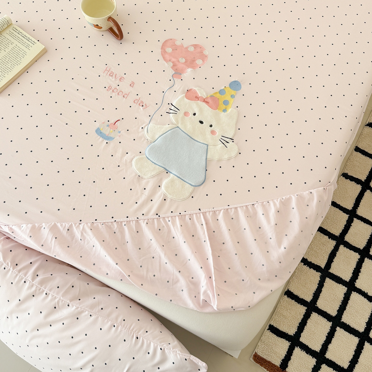 91家纺网 家纺一手货源 找家纺 吾欢心 2026新款水洗棉可爱卡通贴布绣花床笠单品床笠单件床笠三件套 气球猫咪