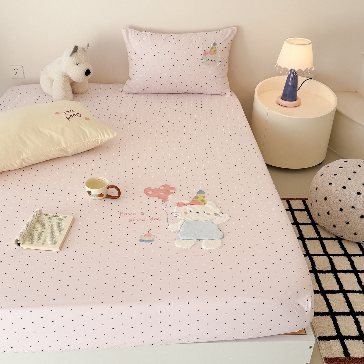 91家纺网 家纺一手货源 找家纺 吾欢心 2026新款水洗棉可爱卡通贴布绣花床笠单品床笠单件床笠三件套 气球猫咪