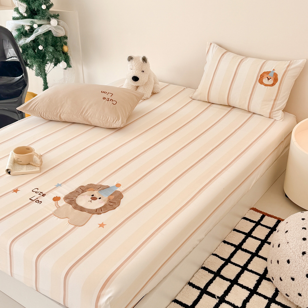 91家纺网 家纺一手货源 找家纺 吾欢心 2026新款水洗棉可爱卡通贴布绣花床笠单品床笠单件床笠三件套 小狮子