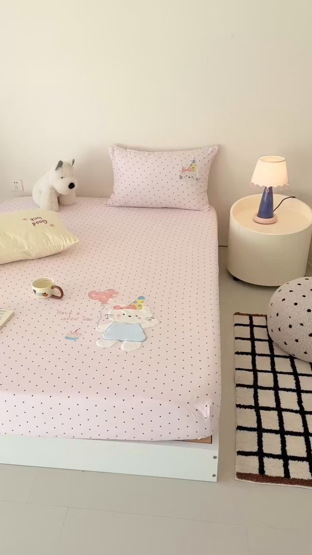 91家纺网 家纺一手货源 找家纺 吾欢心 2026新款水洗棉可爱卡通贴布绣花床笠单品床笠单件床笠三件套 气球猫咪