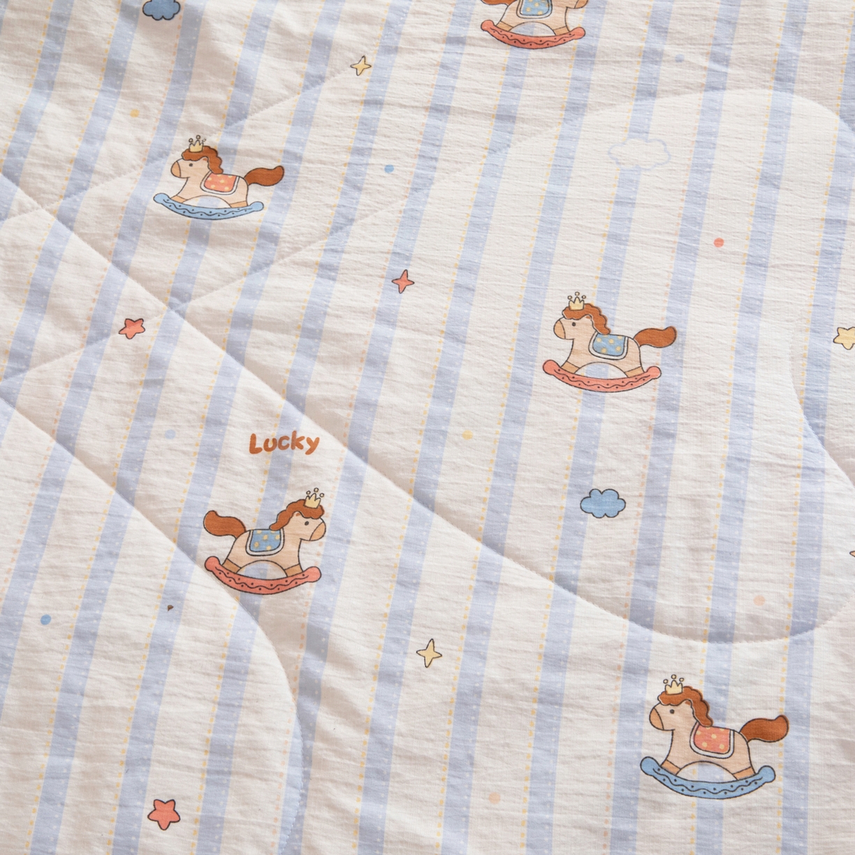 91家纺网 家纺一手货源 找家纺 御棉坊 2026新款A类柔肤棉儿童夏被宝宝空调被幼儿园午睡夏凉被丝绵薄被子 条纹小马