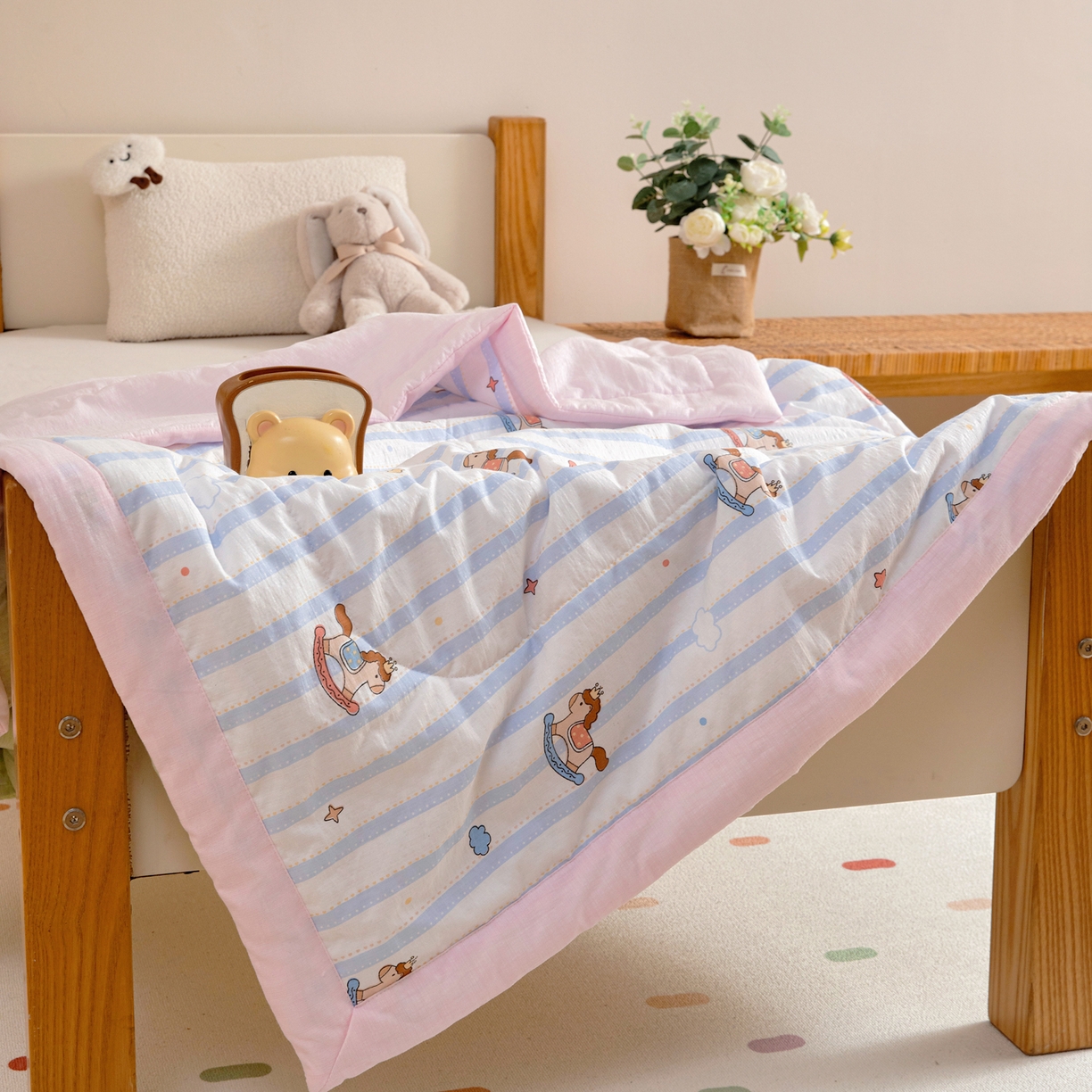 91家纺网 家纺一手货源 找家纺 御棉坊 2026新款A类柔肤棉儿童夏被宝宝空调被幼儿园午睡夏凉被丝绵薄被子 条纹小马