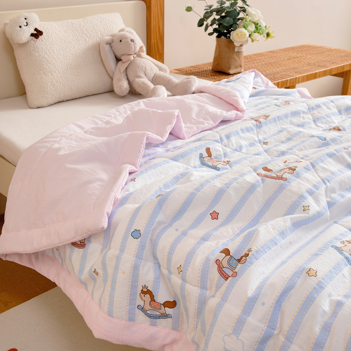 91家纺网 家纺一手货源 找家纺 御棉坊 2026新款A类柔肤棉儿童夏被宝宝空调被幼儿园午睡夏凉被丝绵薄被子 条纹小马