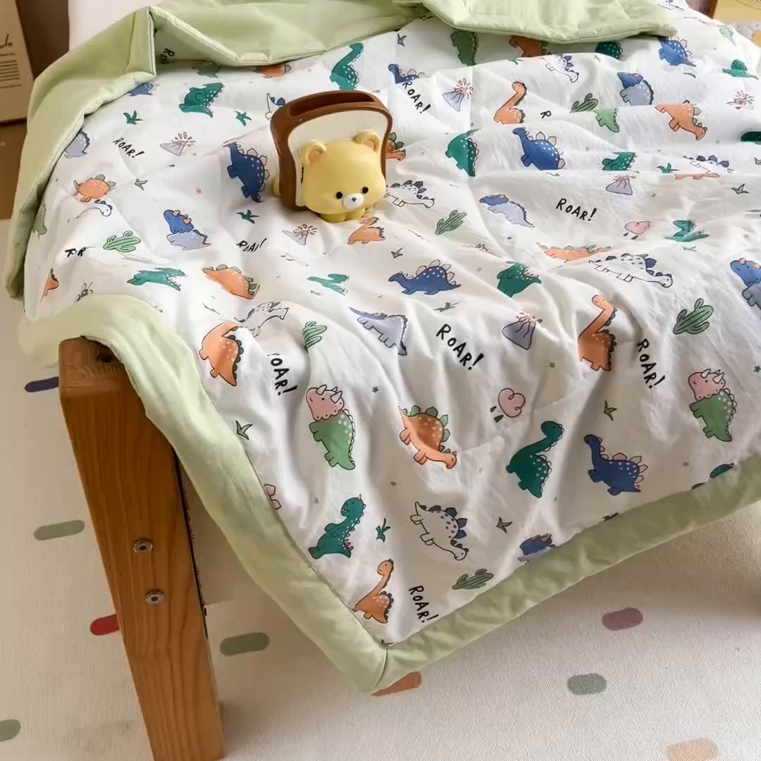 91家纺网 家纺一手货源 找家纺 御棉坊 2026新款A类柔肤棉儿童夏被宝宝空调被幼儿园午睡夏凉被丝绵薄被子 恐龙家园