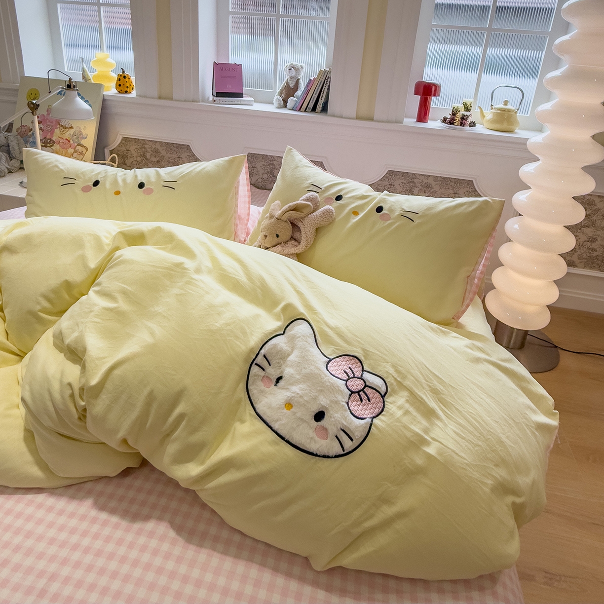 91家纺网 家纺一手货源 找家纺 曼谷家纺 2026年 水洗棉兔毛贴布绣四件套被套床单学生双人 可爱猫-芝士粉小格
