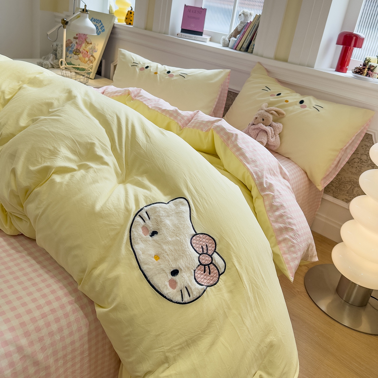 91家纺网 家纺一手货源 找家纺 曼谷家纺 2026年 水洗棉兔毛贴布绣四件套被套床单学生双人 可爱猫-芝士粉小格