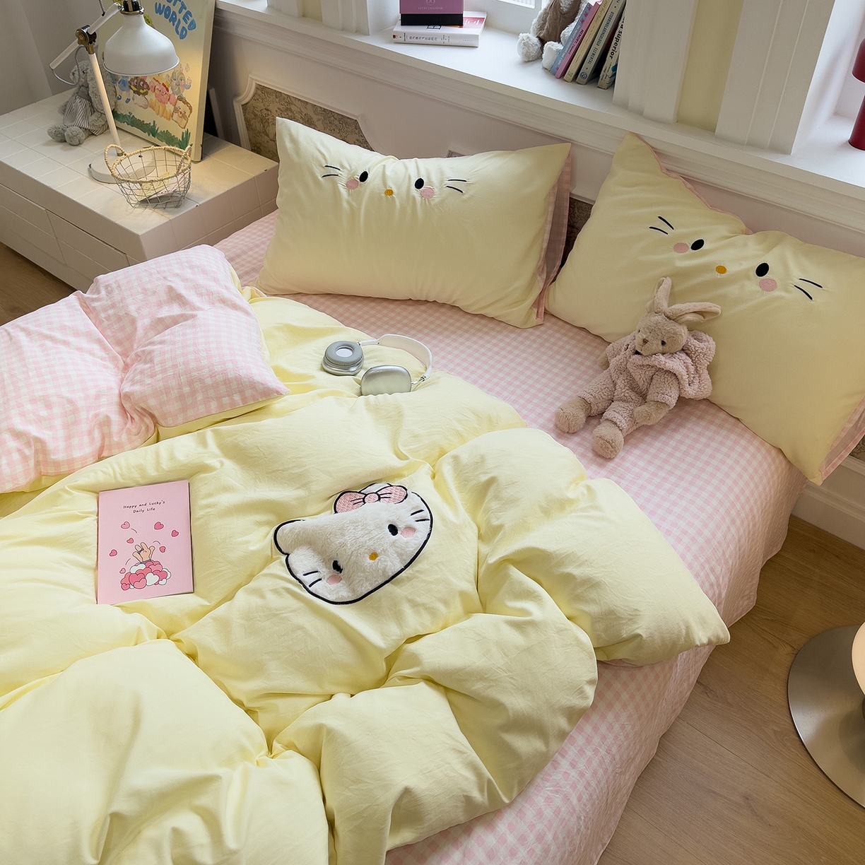 91家纺网 家纺一手货源 找家纺 曼谷家纺 2026年 水洗棉兔毛贴布绣四件套被套床单学生双人 可爱猫-芝士粉小格