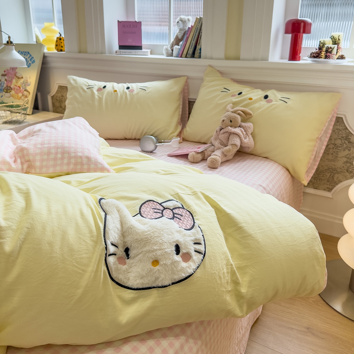 91家纺网 家纺一手货源 找家纺 曼谷家纺 2026年 水洗棉兔毛贴布绣四件套被套床单学生双人 可爱猫-芝士粉小格