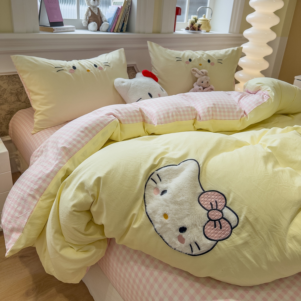 91家纺网 家纺一手货源 找家纺 曼谷家纺 2026年 水洗棉兔毛贴布绣四件套被套床单学生双人 可爱猫-芝士粉小格