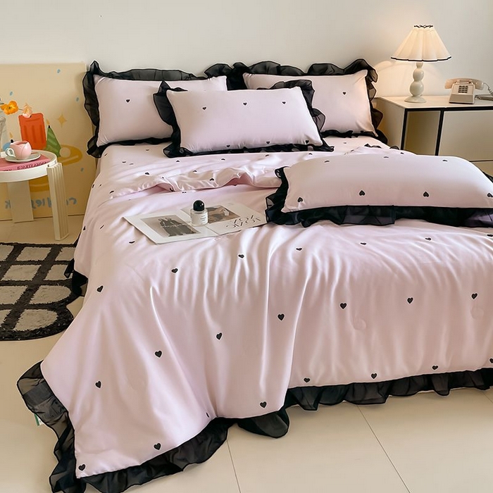 91家纺网 家纺一手货源 找家纺 绒世界 2026新款水洗真丝冰丝美拉德风花边夏被四件套空调被夏凉被 夏被-爱心-粉