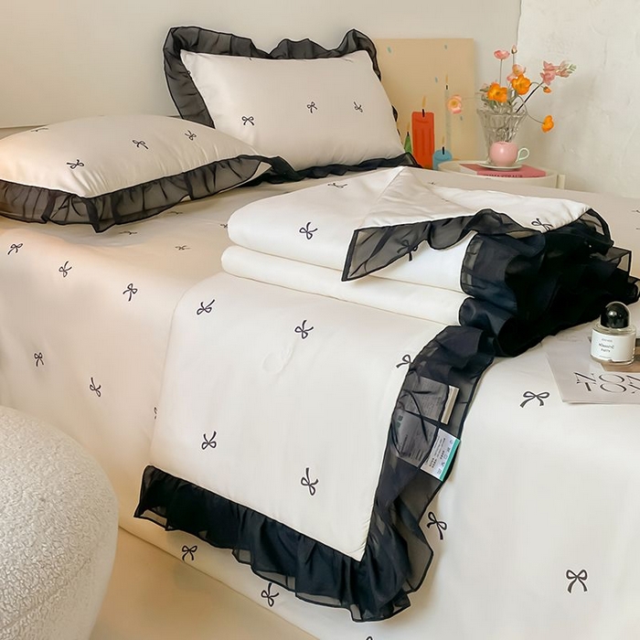 91家纺网 家纺一手货源 找家纺 绒世界 2026新款水洗真丝冰丝美拉德风花边夏被四件套空调被夏凉被 夏被-蝴蝶结