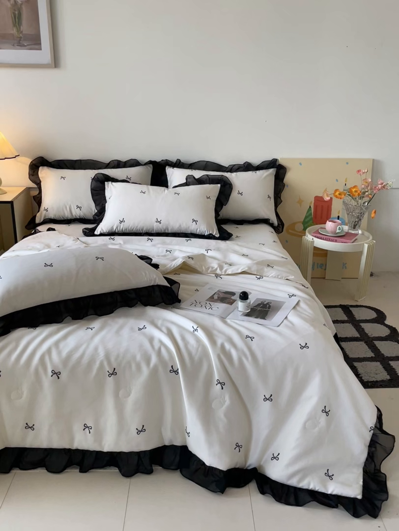 91家纺网 家纺一手货源 找家纺 绒世界 2026新款水洗真丝冰丝美拉德风花边夏被四件套空调被夏凉被 夏被-蝴蝶结