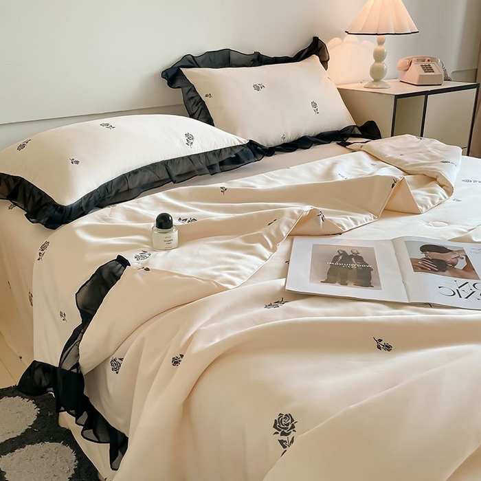 91家纺网 家纺一手货源 找家纺 绒世界 2026新款水洗真丝冰丝美拉德风花边夏被四件套空调被夏凉被 夏被-玫瑰