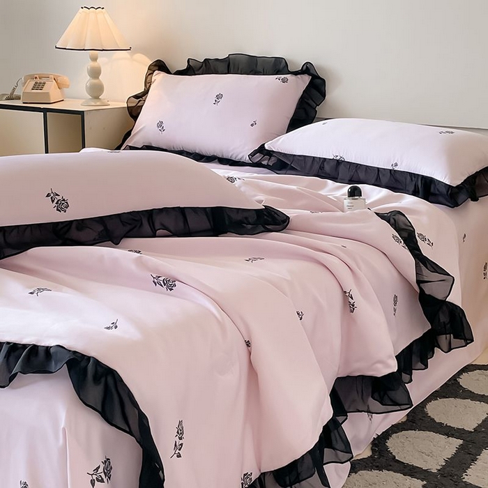 91家纺网 家纺一手货源 找家纺 绒世界 2026新款水洗真丝冰丝美拉德风花边夏被四件套空调被夏凉被 夏被-玫瑰-粉