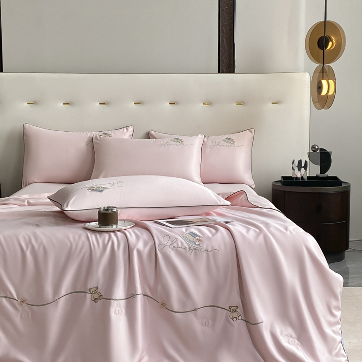 91家纺网 家纺一手货源 找家纺 绒世界 2026新款刺绣水洗真丝夏被四件套公主日记系列-风格一 公主日记-樱花粉