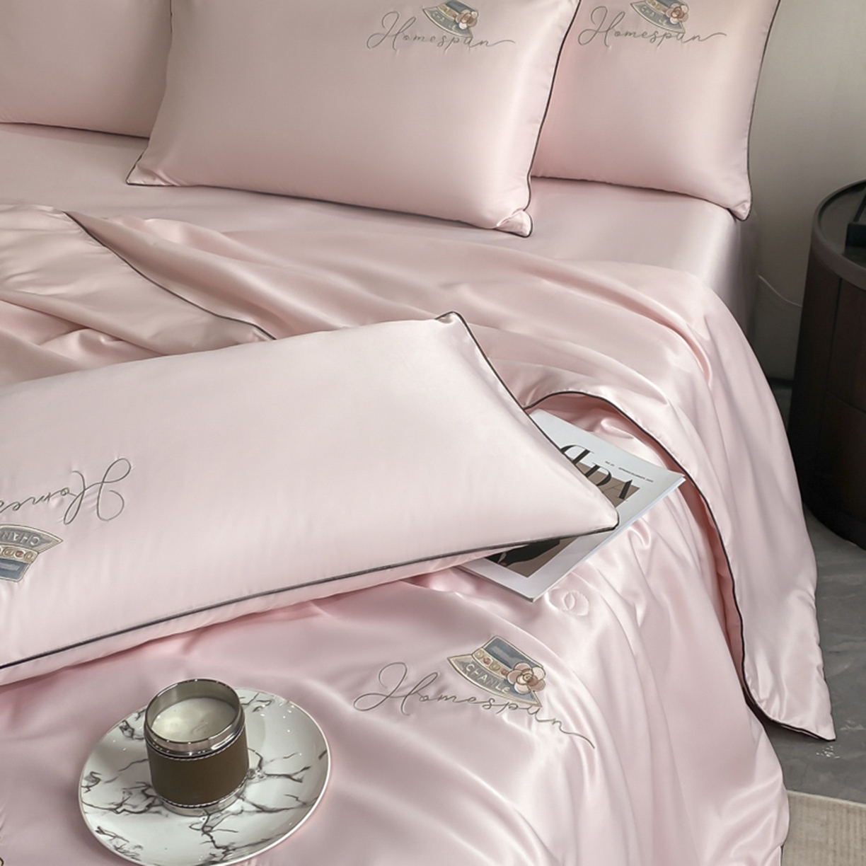 91家纺网 家纺一手货源 找家纺 绒世界 2026新款刺绣水洗真丝夏被四件套公主日记系列-风格一 公主日记-樱花粉