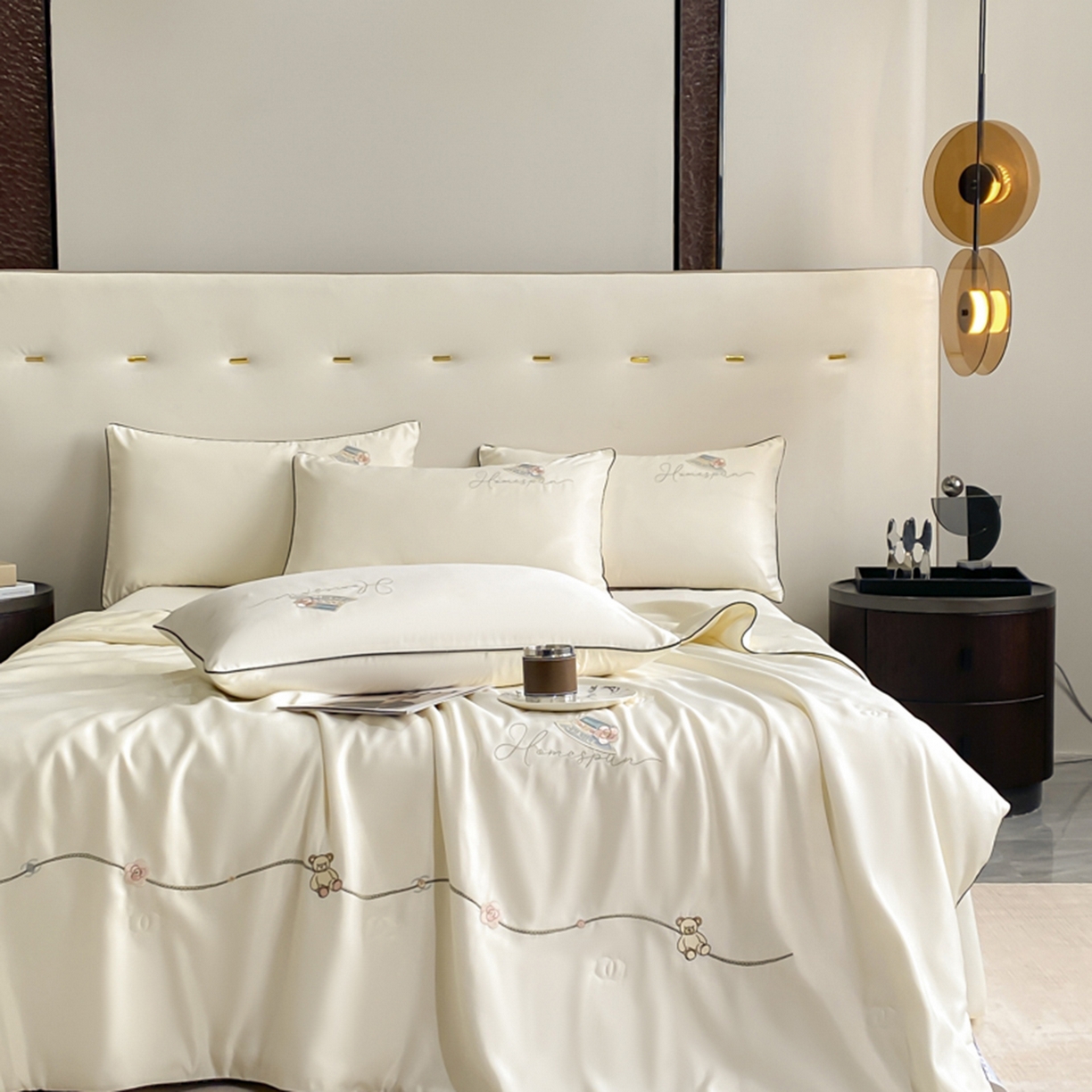 91家纺网 家纺一手货源 找家纺 绒世界 2026新款刺绣水洗真丝夏被四件套公主日记系列-风格一 公主日记-月白