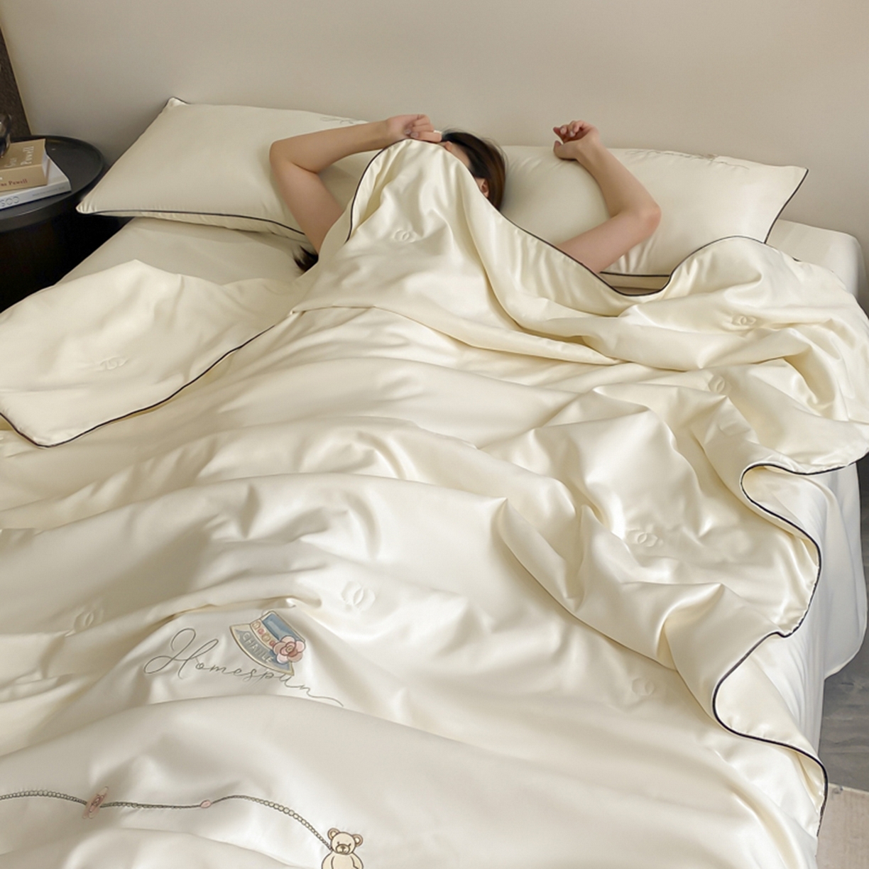 91家纺网 家纺一手货源 找家纺 绒世界 2026新款刺绣水洗真丝夏被四件套公主日记系列-风格一 公主日记-月白