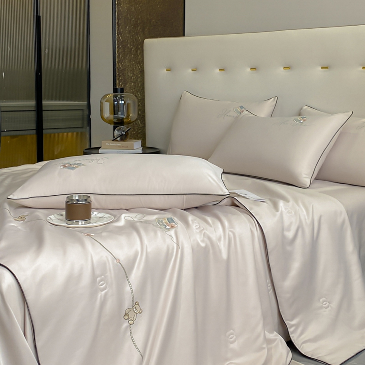 91家纺网 家纺一手货源 找家纺 绒世界 2026新款刺绣水洗真丝夏被四件套公主日记系列-风格一 公主日记-香槟