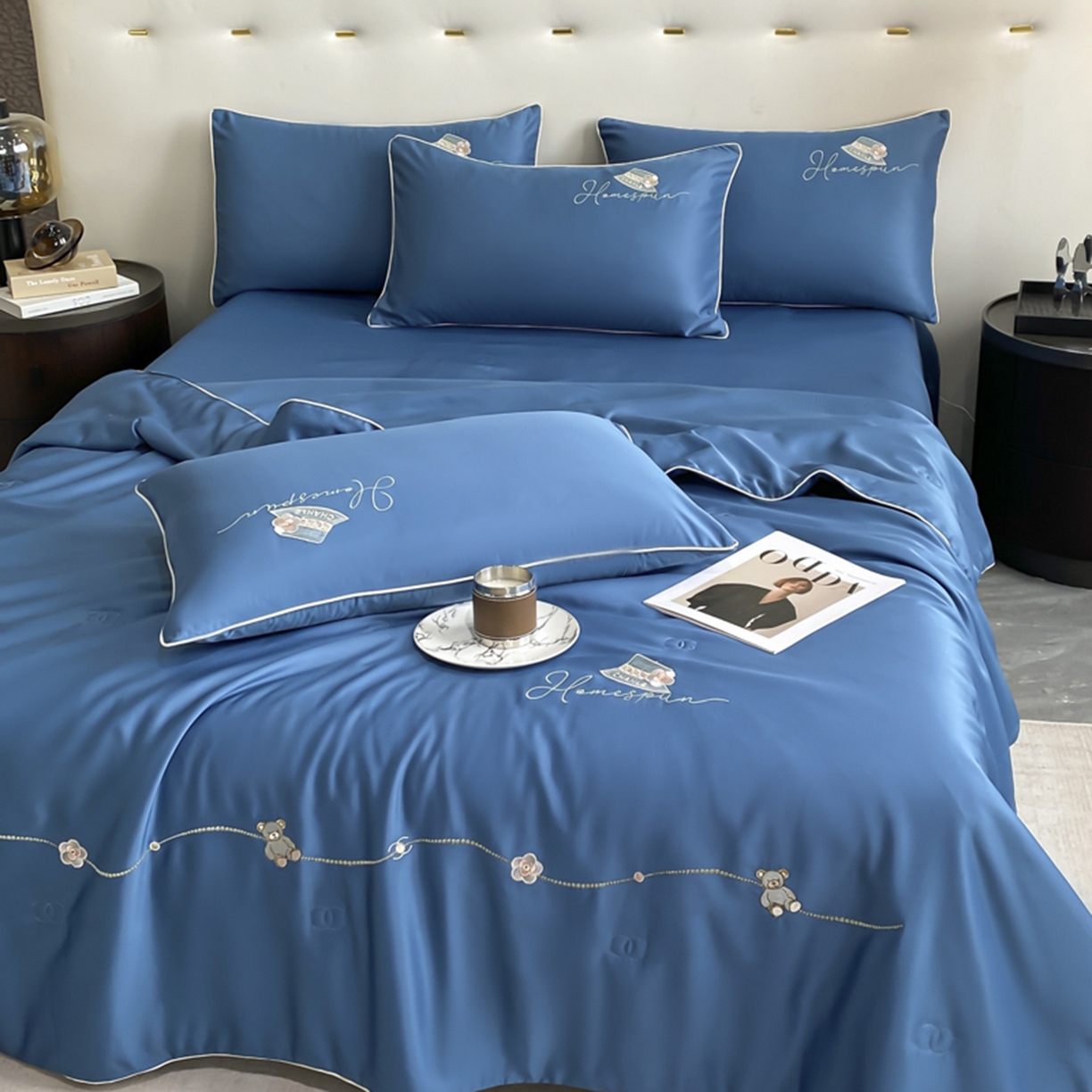 91家纺网 家纺一手货源 找家纺 绒世界 2026新款刺绣水洗真丝夏被四件套公主日记系列-风格一 公主日记-宾利蓝