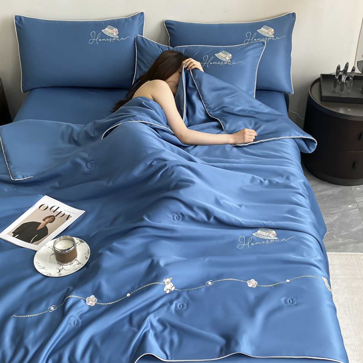 91家纺网 家纺一手货源 找家纺 绒世界 2026新款刺绣水洗真丝夏被四件套公主日记系列-风格一 公主日记-宾利蓝