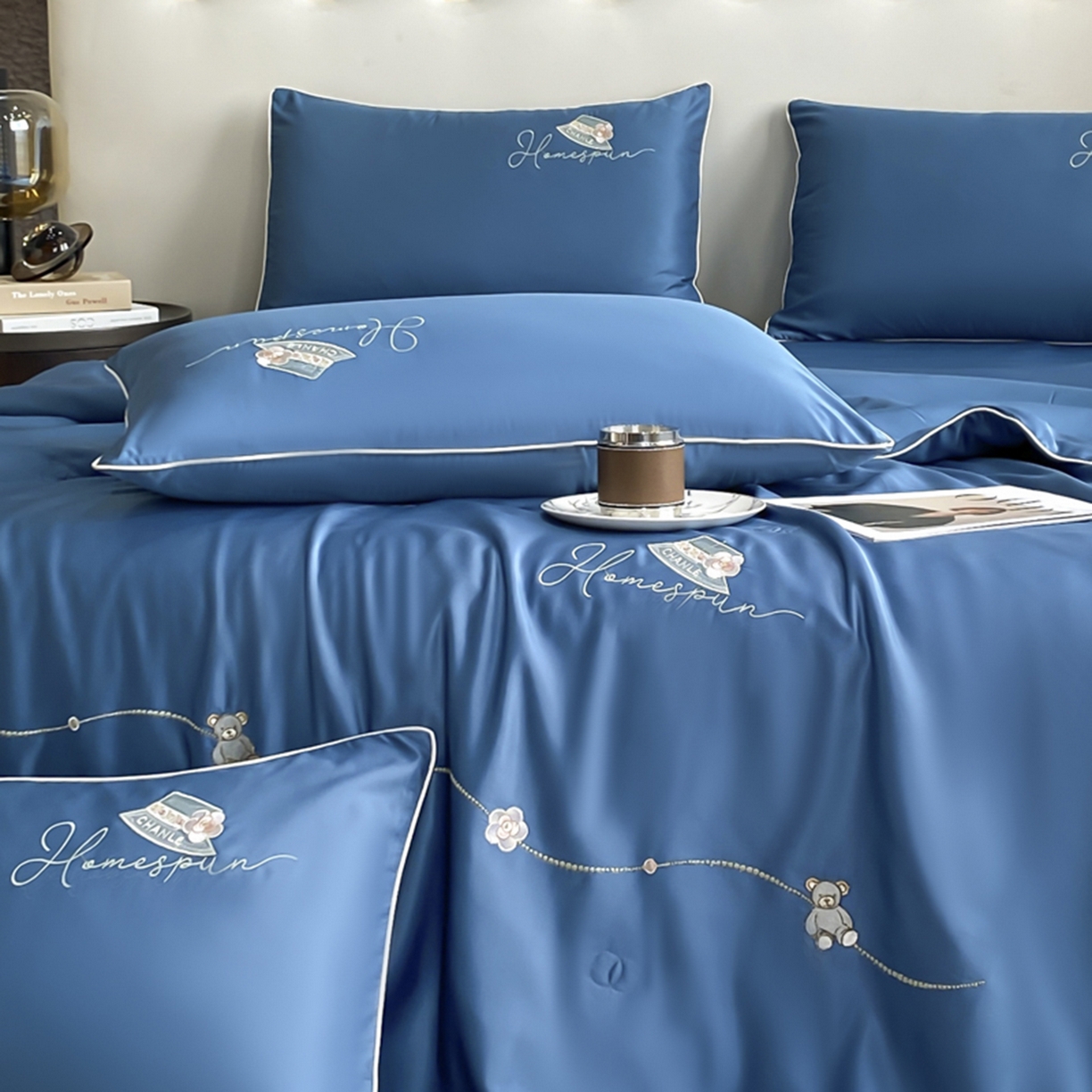 91家纺网 家纺一手货源 找家纺 绒世界 2026新款刺绣水洗真丝夏被四件套公主日记系列-风格一 公主日记-宾利蓝