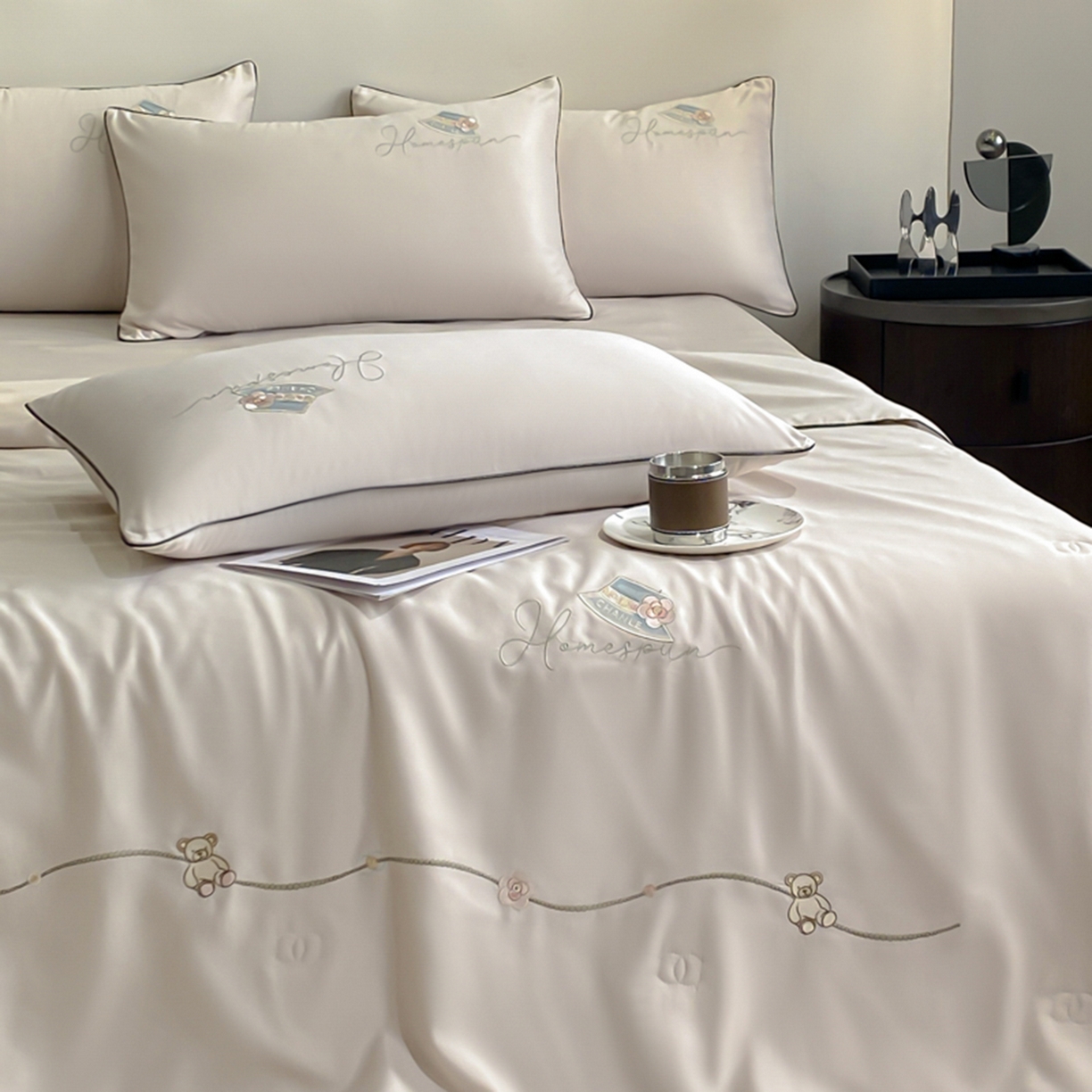 91家纺网 家纺一手货源 找家纺 绒世界 2026新款刺绣水洗真丝夏被四件套公主日记系列-风格一 公主日记-香槟