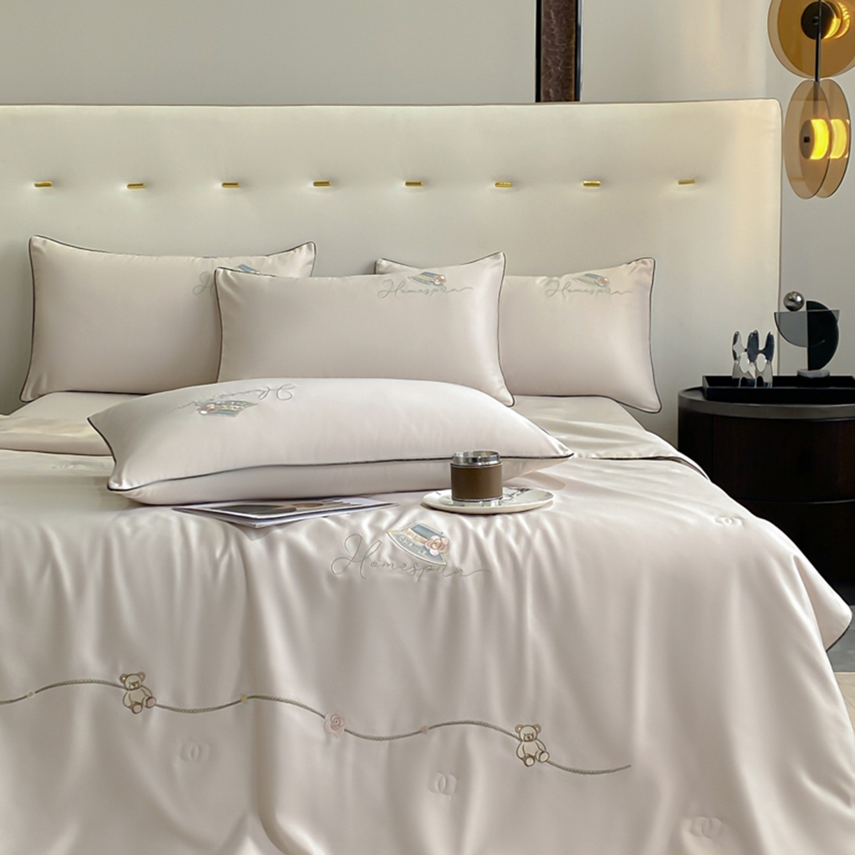 91家纺网 家纺一手货源 找家纺 绒世界 2026新款刺绣水洗真丝夏被四件套公主日记系列-风格一 公主日记-香槟