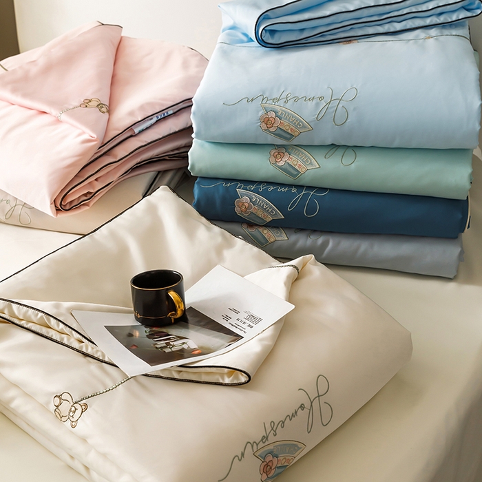 91家纺网 家纺一手货源 找家纺 绒世界 2026新款刺绣水洗真丝夏被四件套公主日记系列-风格二 组合图仅供展示不可下单