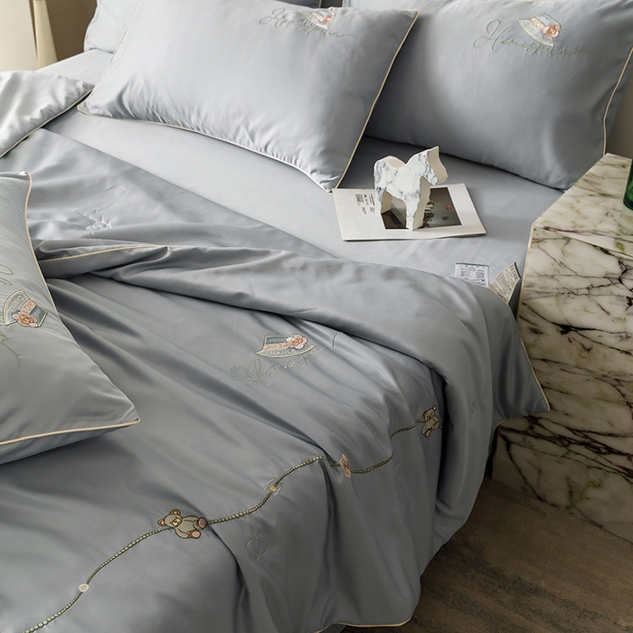 91家纺网 家纺一手货源 找家纺 绒世界 2026新款刺绣水洗真丝夏被四件套公主日记系列-风格二 公主日记-高级灰