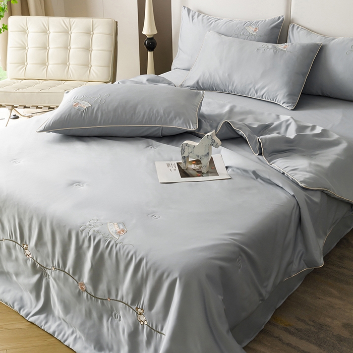 91家纺网 家纺一手货源 找家纺 绒世界 2026新款刺绣水洗真丝夏被四件套公主日记系列-风格二 公主日记-高级灰