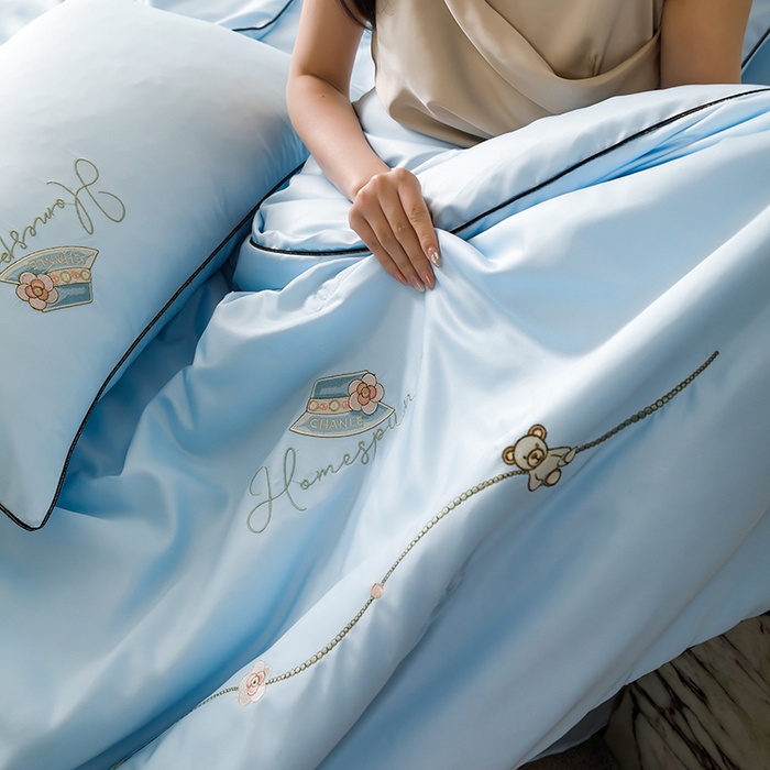 91家纺网 家纺一手货源 找家纺 绒世界 2026新款刺绣水洗真丝夏被四件套公主日记系列-风格二 公主日记-风铃兰