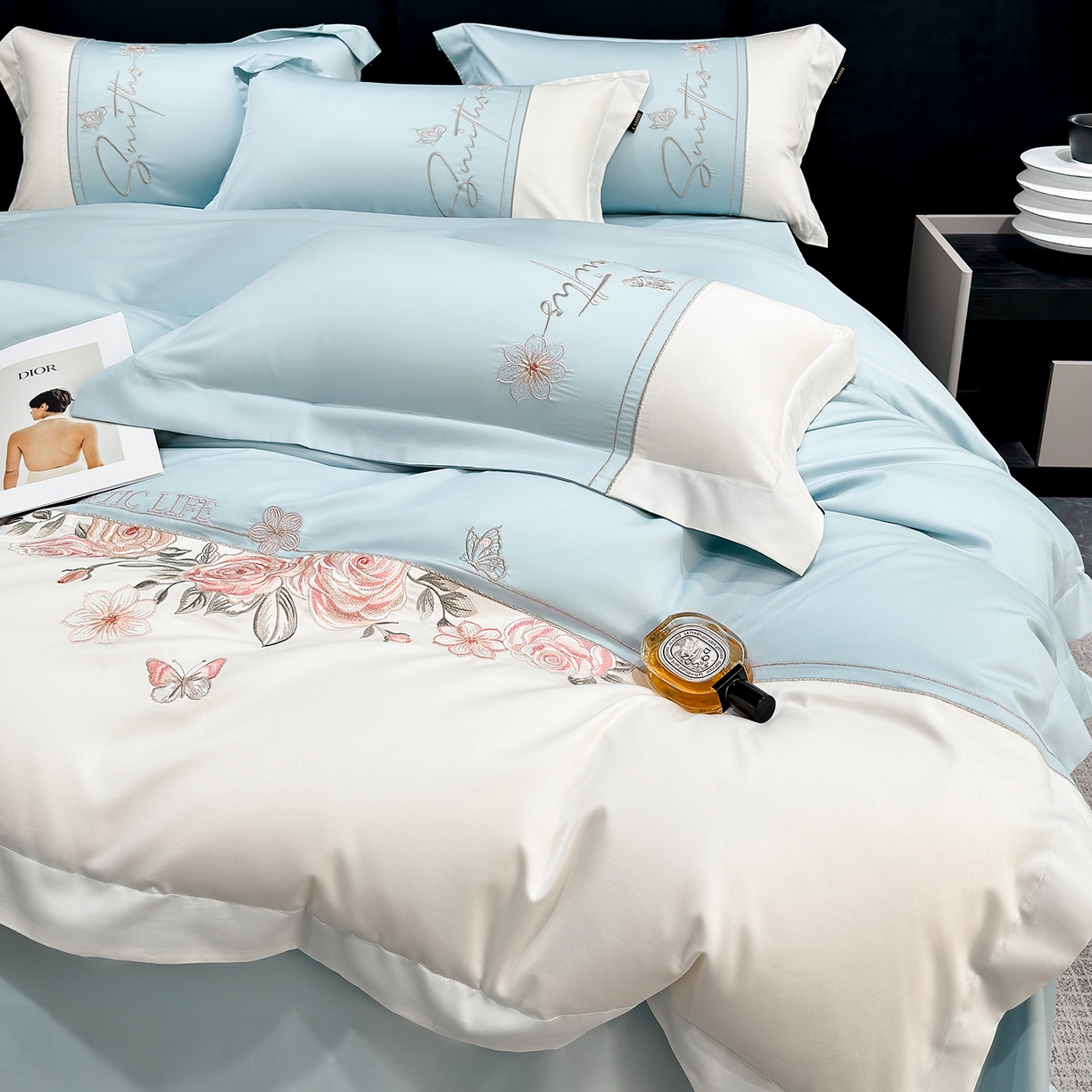 91家纺网 家纺一手货源 找家纺 （总）莱势 2026新款100支全棉纯棉50x50s埃及贡缎长绒棉刺绣绣花四件套高端礼盒-花开半夏系列