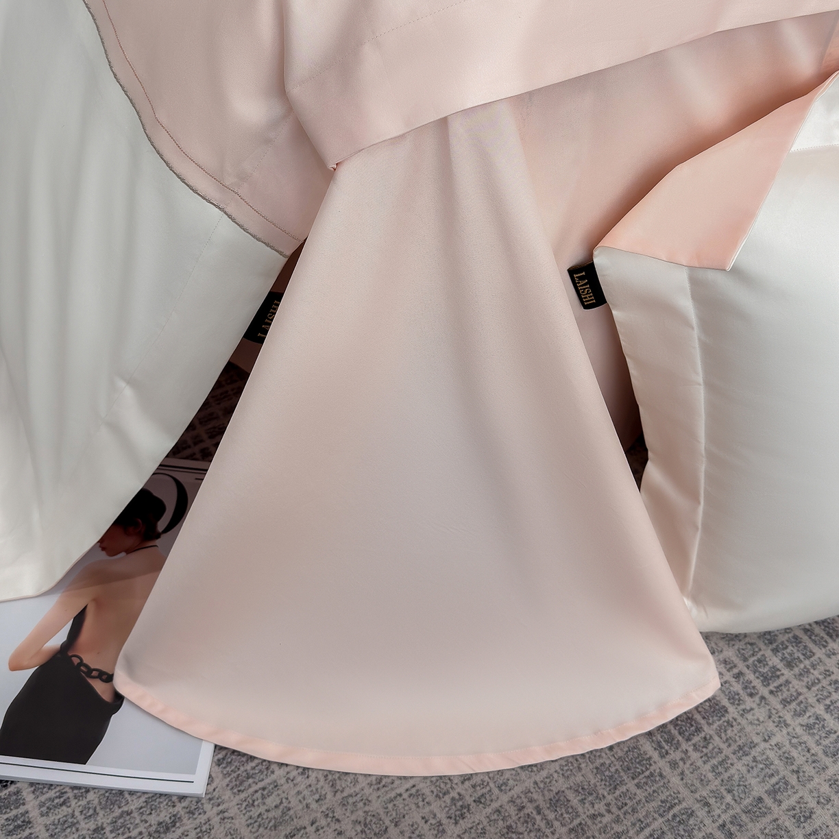 91家纺网 家纺一手货源 找家纺 莱势 2026新款100支全棉纯棉50x50s埃及贡缎长绒棉刺绣绣花四件套高端礼盒-花开半夏系列 花开半夏-轻奢粉